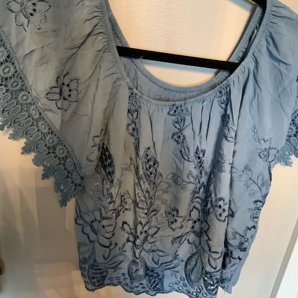 OFF THE SHOULDER BLUE TOP